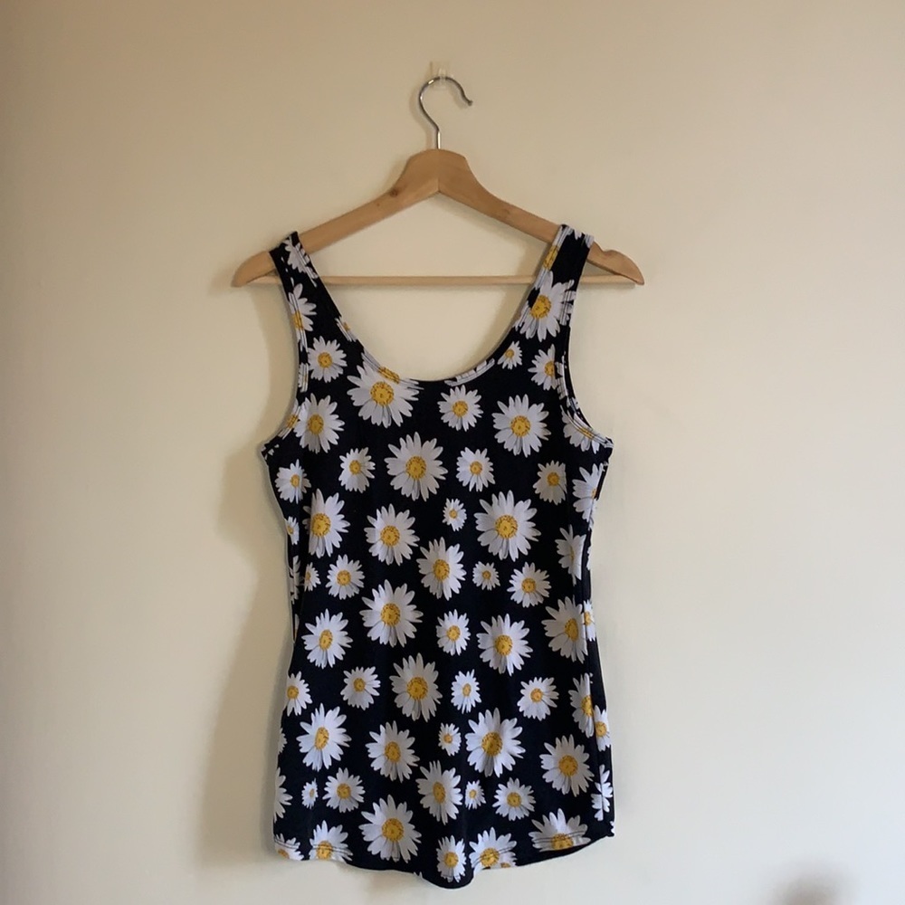 No Boundaries Black Sunflower Pattern Tank Top - Picture 4 of 9